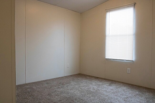 Building Photo - Adorable 2 bedroom 2 bath!