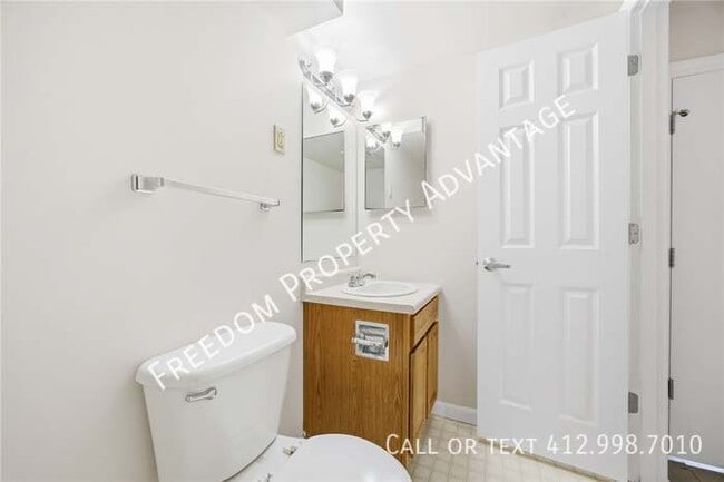 Building Photo - 137 Freeland St