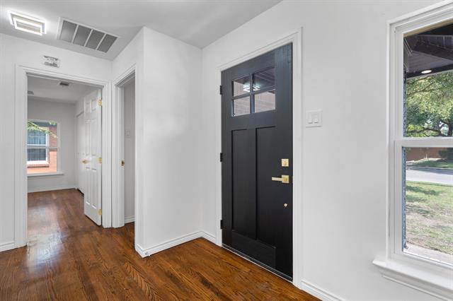 Building Photo - 10209 Casa View Dr