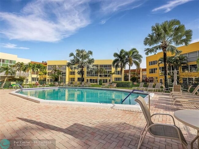 Building Photo - 6700 Royal Palm Blvd