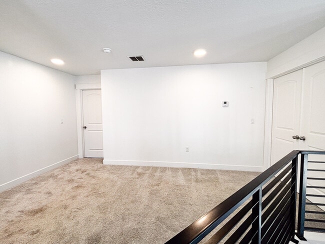 Building Photo - Newer Herriman Home - Open Floor Plan - Gr...