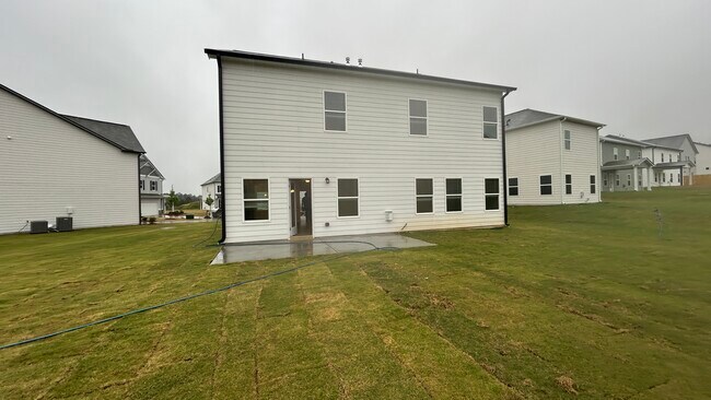 Building Photo - 415 Pointe N Dr
