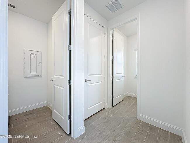 Building Photo - 289 Pentwater Rd