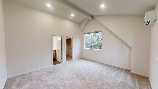 Building Photo - Modern Luxury Townhome: Convenient Urban L...