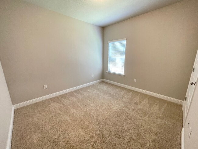 Building Photo - 31689 Kestrel Loop