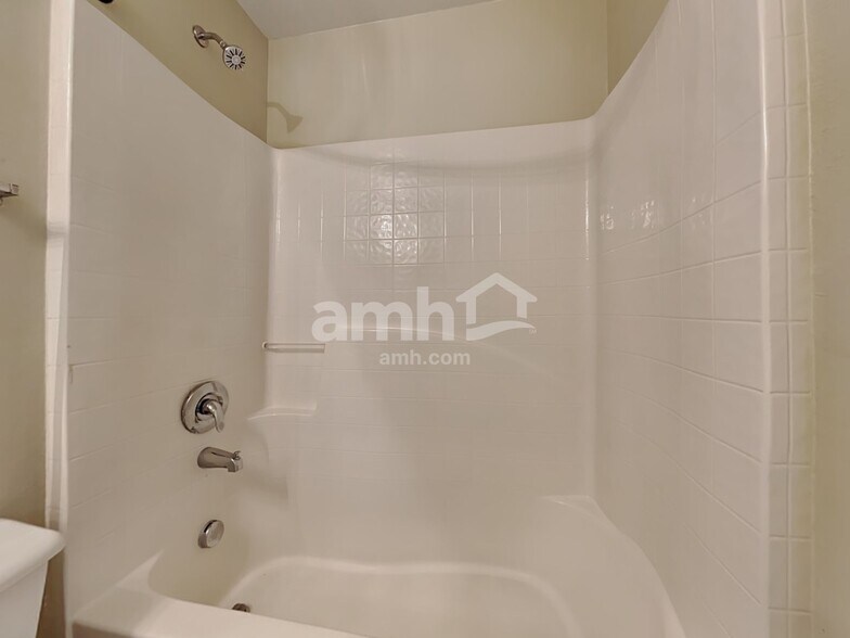 Building Photo - 4045 Half Moon Cir