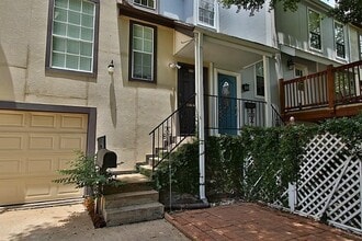 Building Photo - 814 Knox St