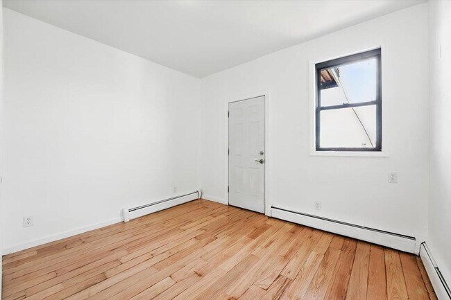 Building Photo - 138 Leonard St