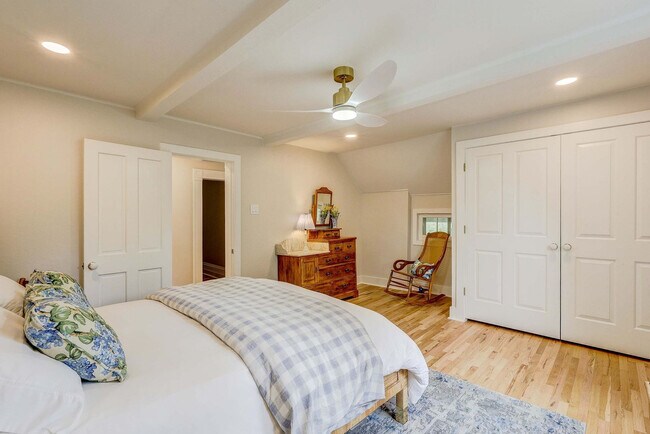 Building Photo - 2105 S Fillmore St