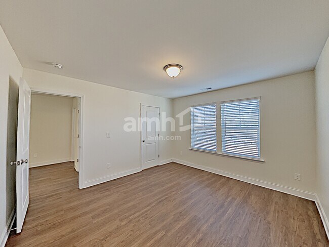 Building Photo - 2341 Cove Ct