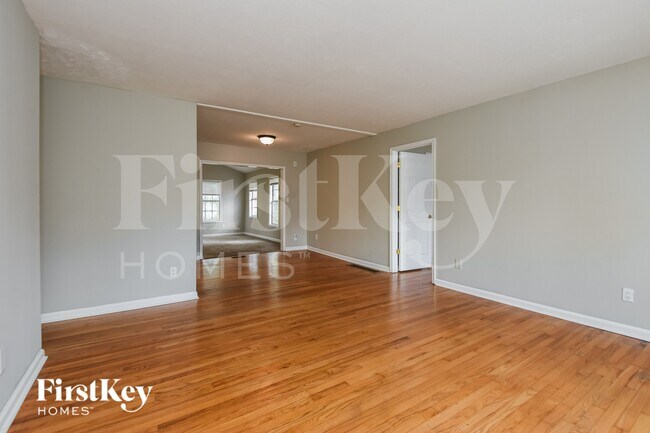 Building Photo - 4104 Middle Dr