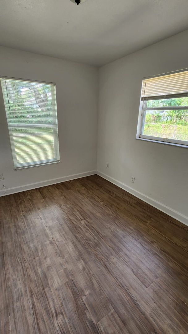 Building Photo - Renovated 4/2 Home Tampa Available Now