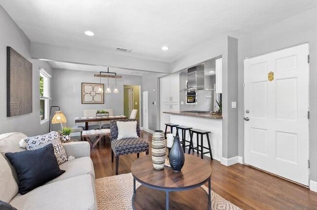 Building Photo - 4899 Circle Dr