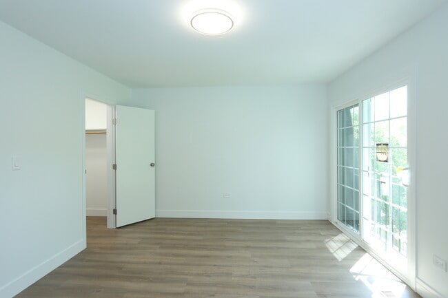Building Photo - 151 E Palatine Rd
