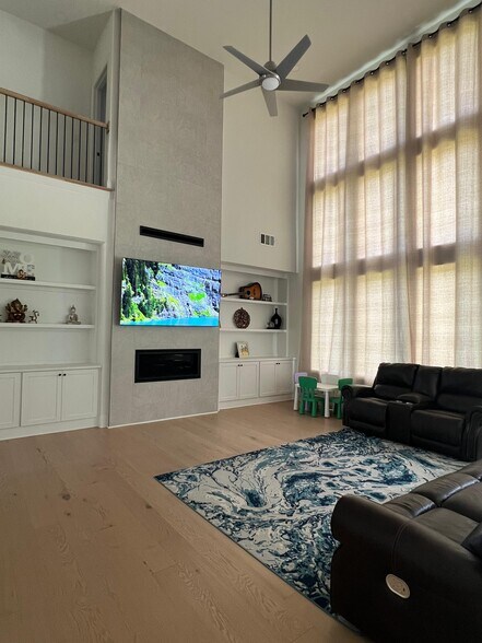 great room - 6490 Pond View Dr