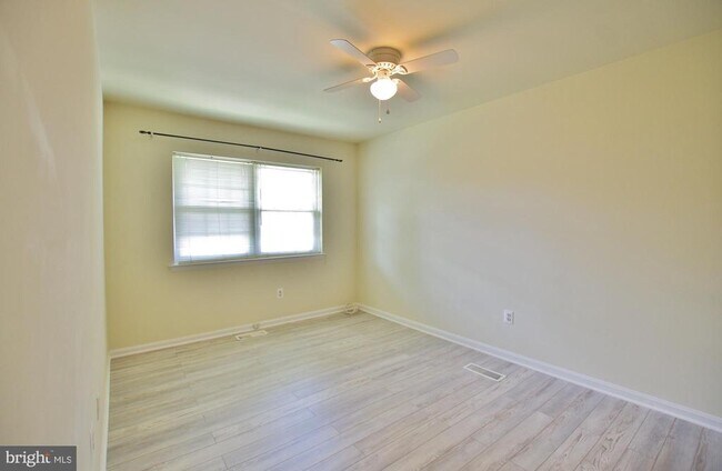 Building Photo - 8612 Walutes Cir