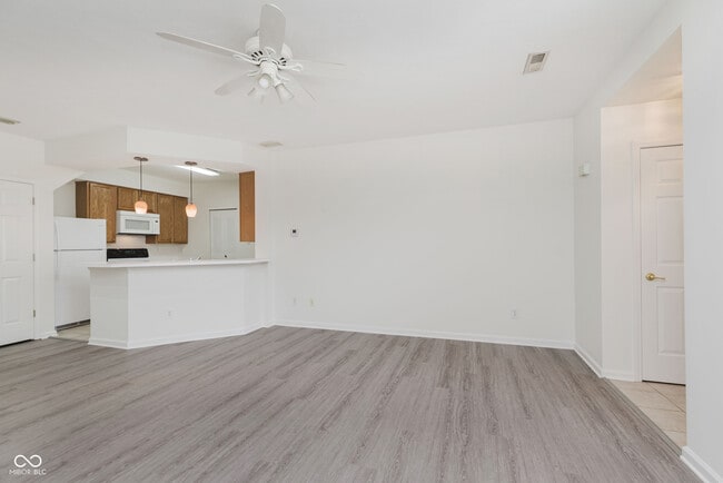 Building Photo - 8422 Enclave Blvd
