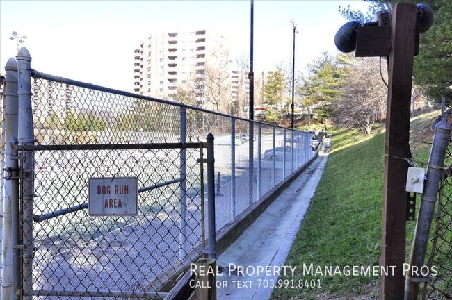 Building Photo - 5911 Edsall Rd