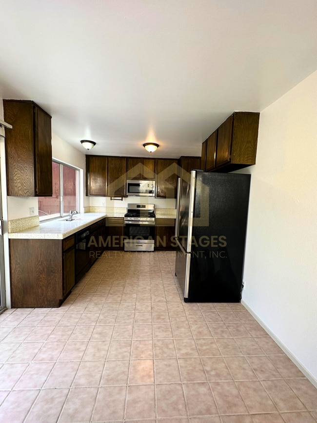 Building Photo - 309 S R St