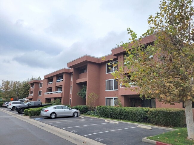 Building Photo - 2 bed/ 1 bath with a BIG Backyard in Escondido!! AVAILABLE NOW!!