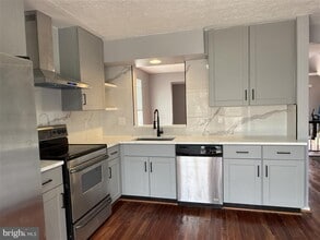 Building Photo - 102 Smoothleaf Ln