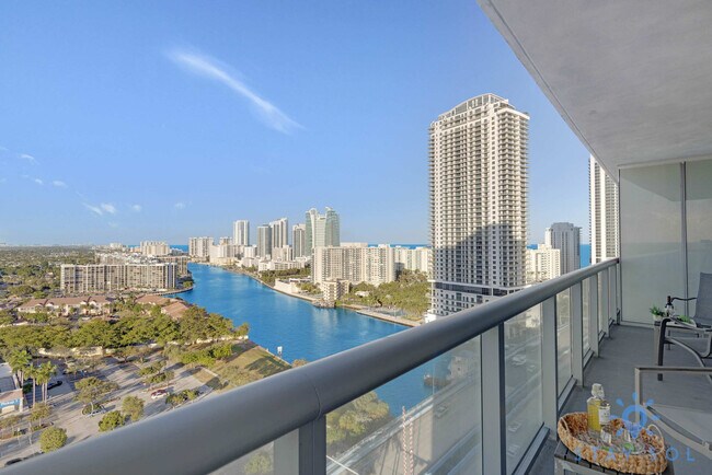 Building Photo - 2602 E Hallandale Beach Blvd