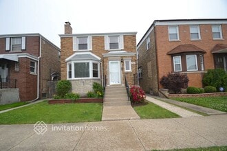 Building Photo - 2904 N McVicker Ave