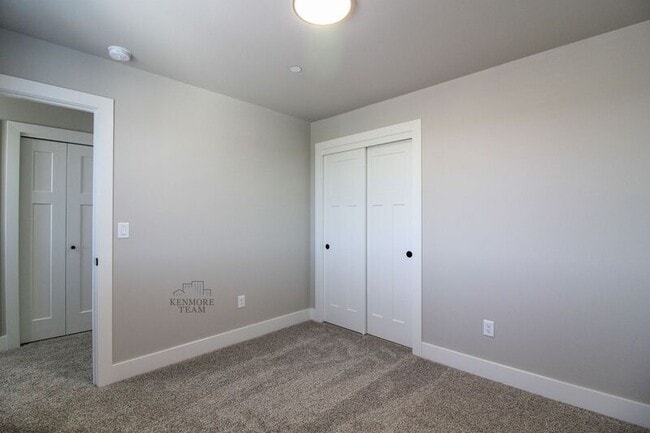 Building Photo - 735 Rio Vista Loop