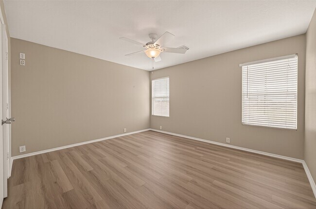 Building Photo - 16847 Mammoth Springs Dr