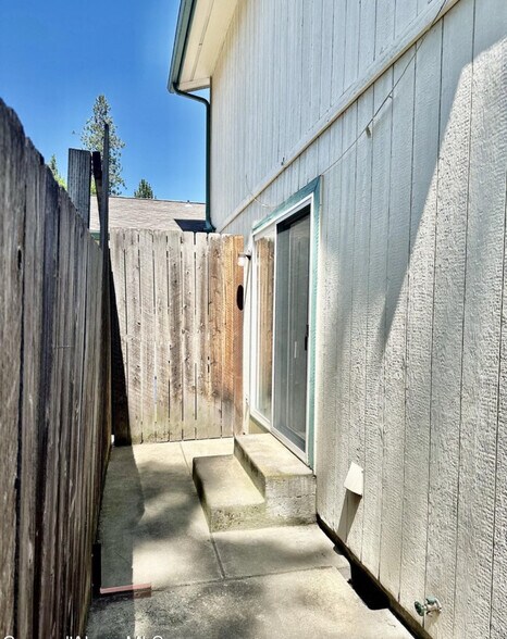 Building Photo - 107 N Caton St