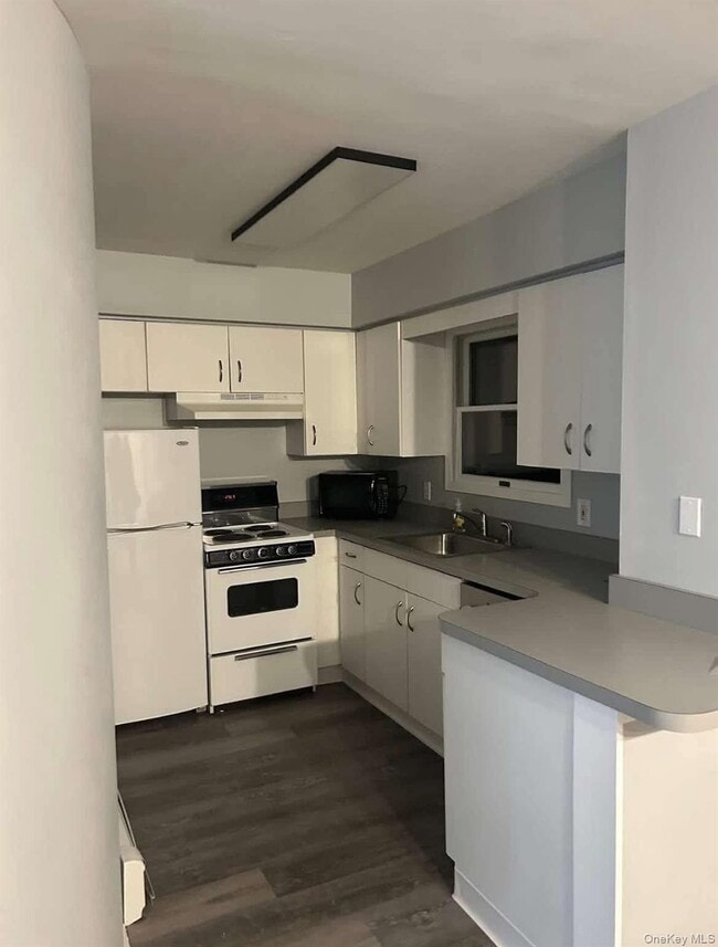 Building Photo - 5 Whitney Ln