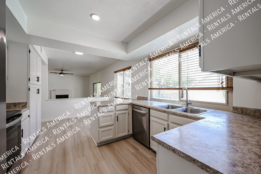 Building Photo - 4611 W Milky Way