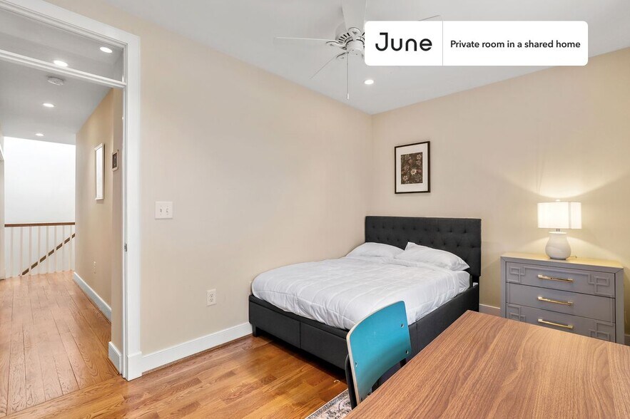 Building Photo - Room in Shared 3 bed/3 bath home in Capitol Hill