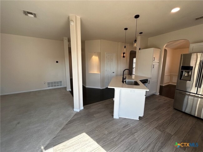 Building Photo - 203 Ponderosa Dr