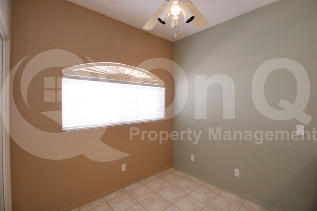 Building Photo - 8653 E Royal Palm Rd