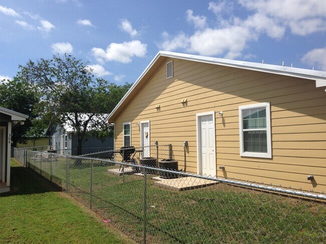 Building Photo - 308 N Cleburne Whitney Rd