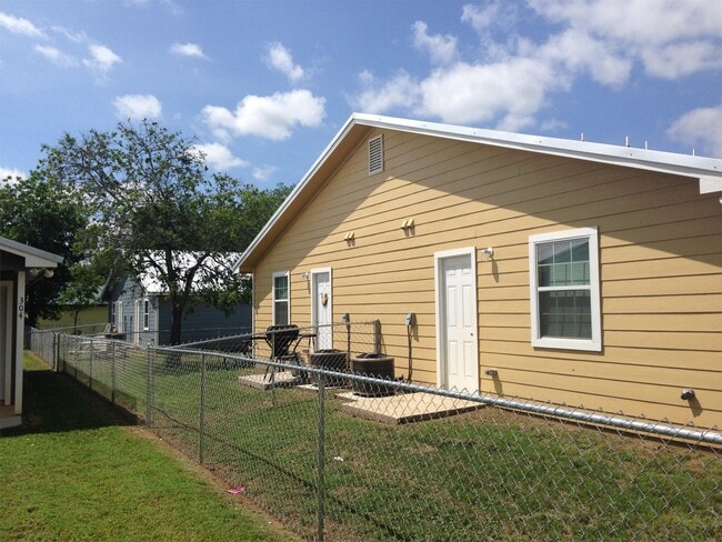 Building Photo - 310 Cooper St