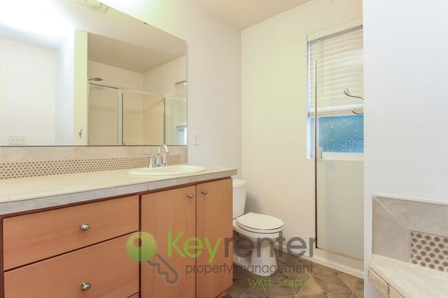 Building Photo - **Rent Incentive** Premier 3-Bed Home in a Coveted Seattle Community