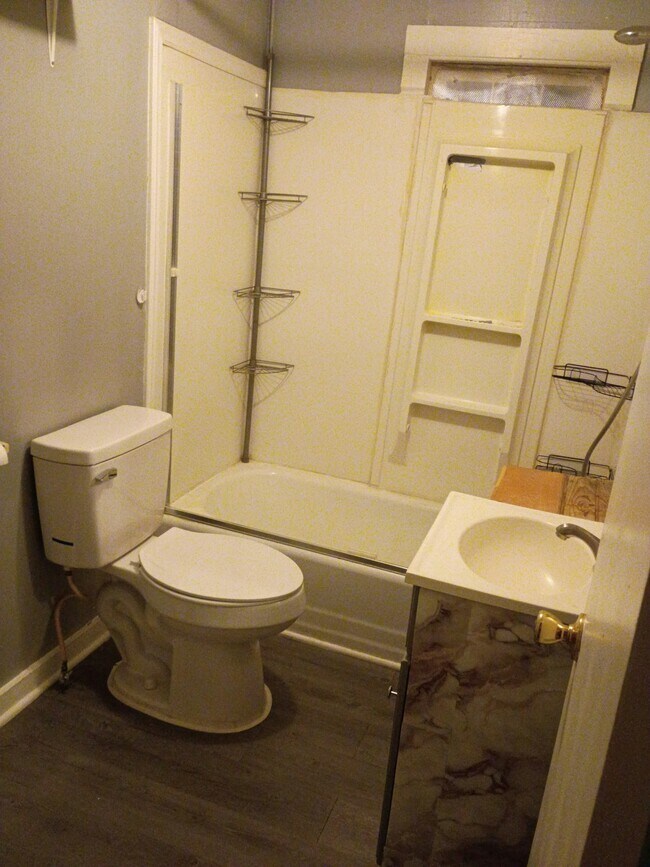 Building Photo - 440 Oak St