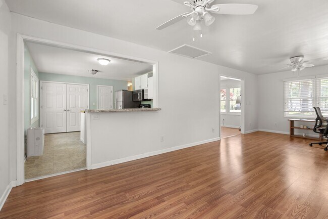 Building Photo - Ranch Three Bedrooms with Fenced in Yard Available April - Move in Ready!