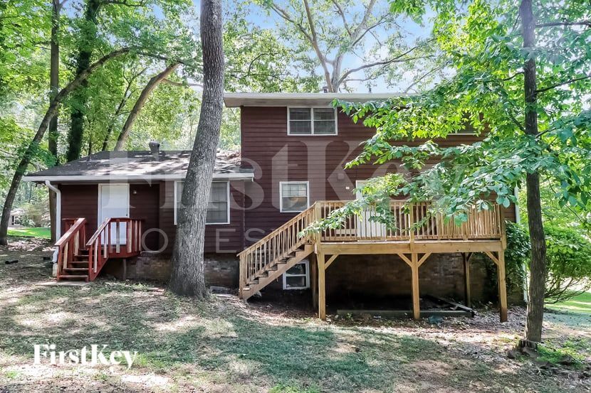 Building Photo - 632 Bralorne Dr