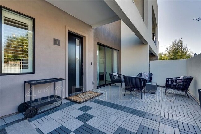 Building Photo - 1111 E Missouri Ave