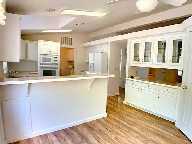 Building Photo - 2100sf 2 bed / 2 bath home with spacious living spaces for rent!