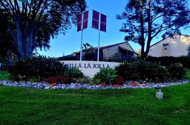 Building Photo - 8604 Via Mallorca