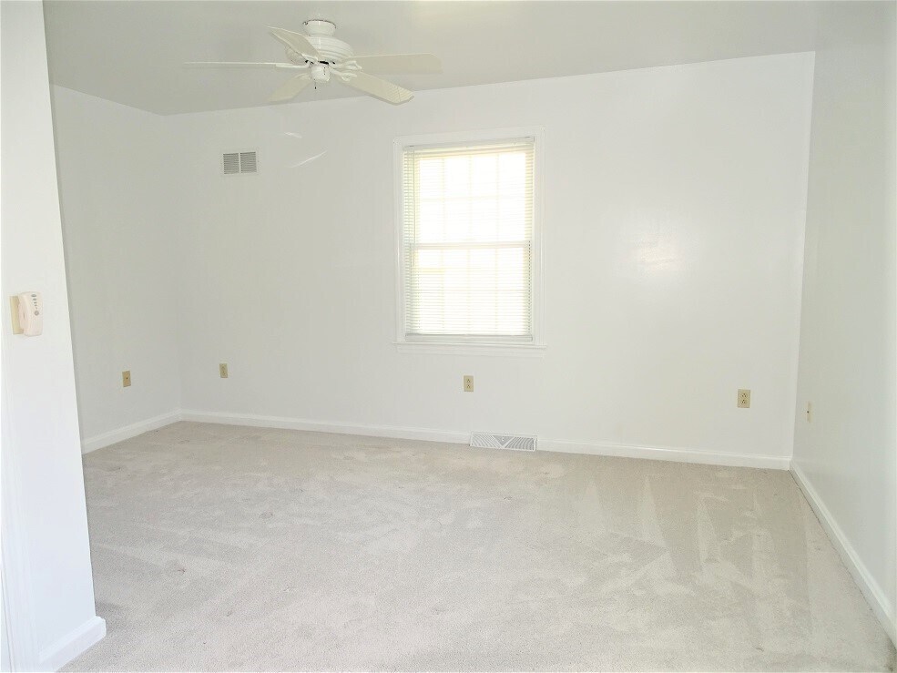 Building Photo - 1005 Ayres Ct