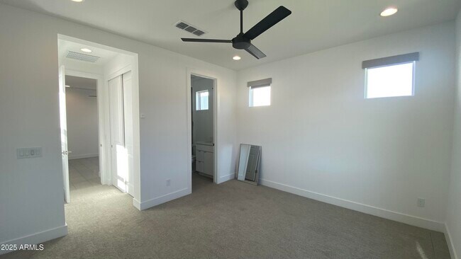 Building Photo - 7429 W Bent Tree Dr