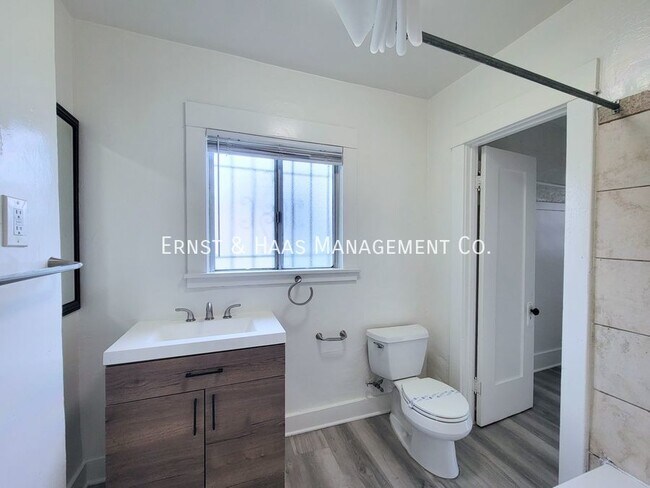 Building Photo - Charming 1+ Bedroom California Bungalow home!