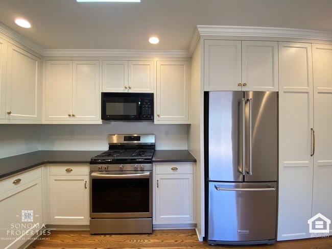 Building Photo - Charming 2bd/2ba House in Downtown Sonoma!