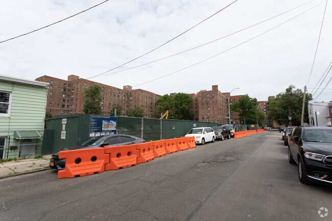 Primary Photo - Parkchester Gardens