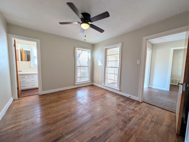 Building Photo - 3 Bed 1.5 Bath Close to Tech! Move In Ready